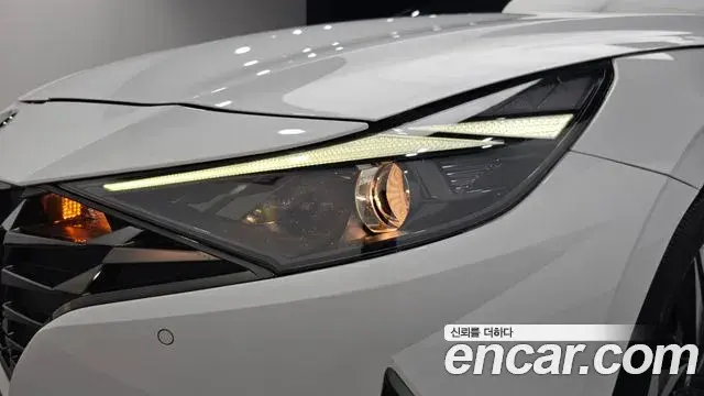 Hyundai The New Avante Hybrid 2022 — Photo 21/31