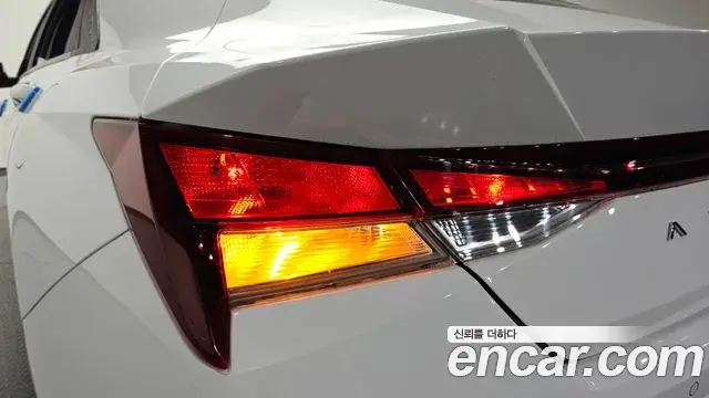 Hyundai The New Avante Hybrid 2022 — Photo 3/31