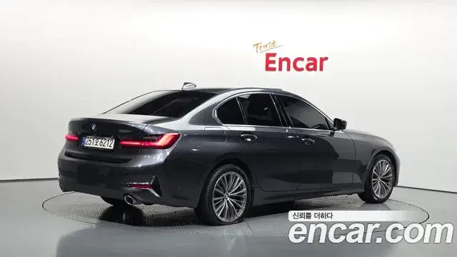 BMW 3 Series 2021 — ფოტო 33/34