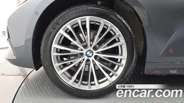 BMW 3 Series 2021 — ფოტო 11/34