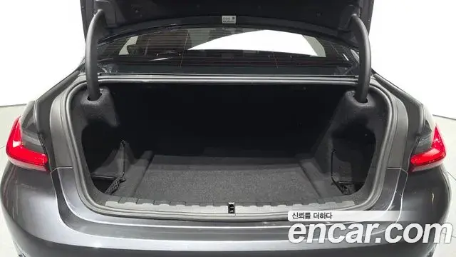 BMW 3 Series 2021 — ფოტო 22/34