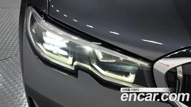 BMW 3 Series 2021 — ფოტო 13/34