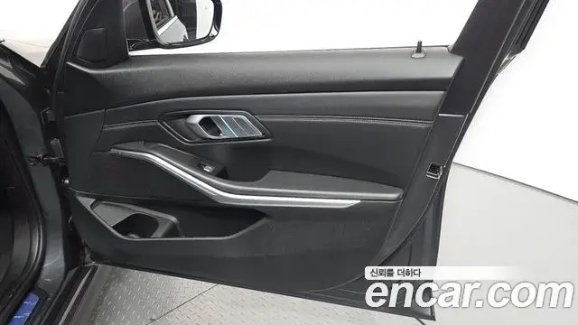 BMW 3 Series 2021 — ფოტო 9/34