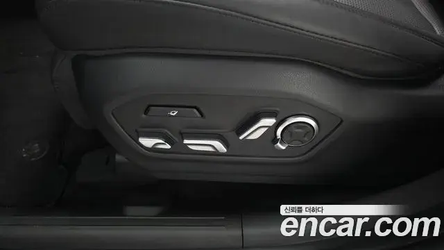 Hyundai Santa Fe 2025 — Photo 28/36