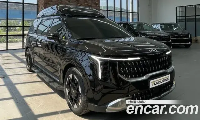 Kia Carnival 2023 — Фото 1/12