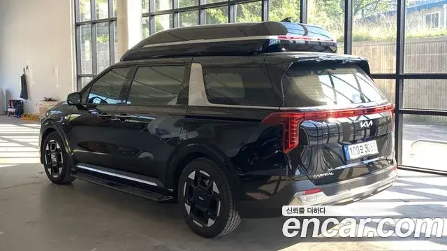 Kia Carnival 2023 — Фото 2/12
