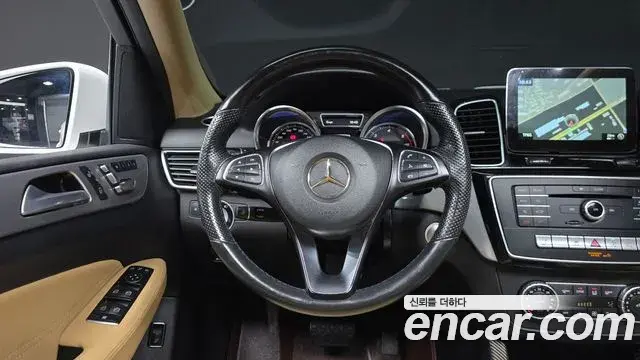 Mercedes-Benz GLE-Class 2018 — Фото 12/20