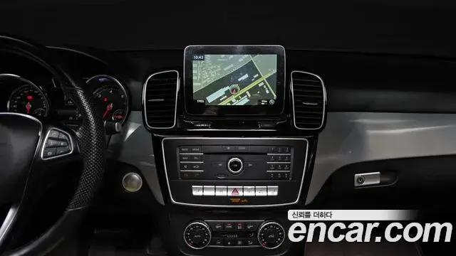 Mercedes-Benz GLE-Class 2018 — Фото 13/20