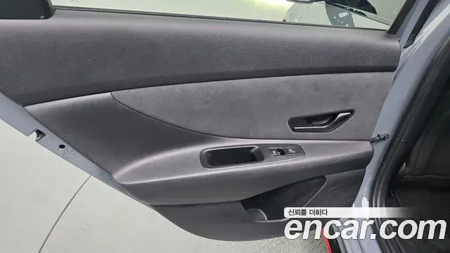Hyundai The New Avante Hybrid 2021 — Photo 23/31