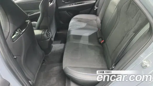 Hyundai The New Avante Hybrid 2021 — Photo 2/31