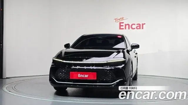 Toyota Crown Crossover 2025 — Photo 13/35