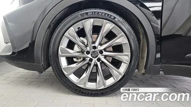 Toyota Crown Crossover 2025 — Photo 8/35