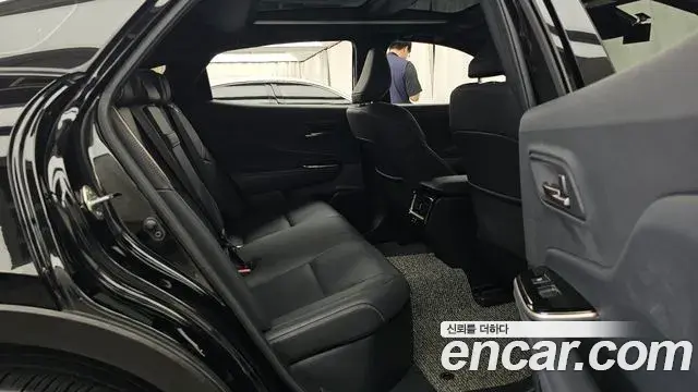 Toyota Crown Crossover 2025 — Photo 30/35