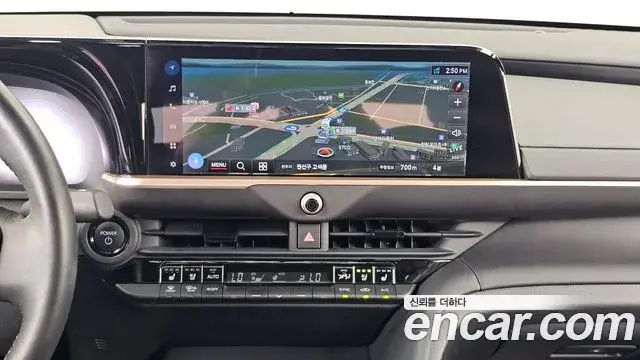 Toyota Crown Crossover 2025 — Photo 34/35