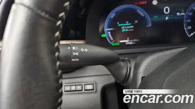 Toyota Crown Crossover 2025 — Photo 9/35