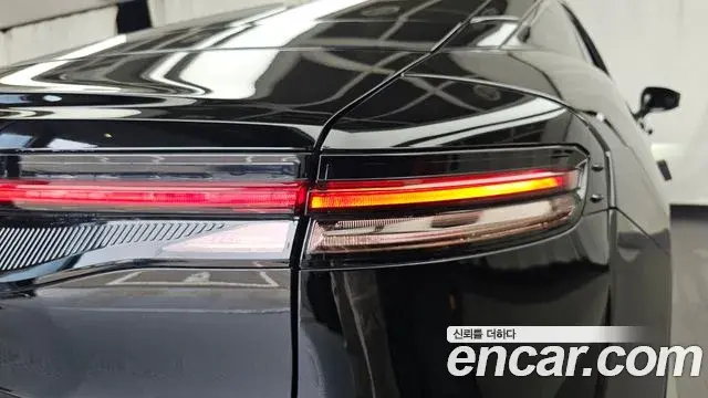 Toyota Crown Crossover 2025 — Photo 28/35