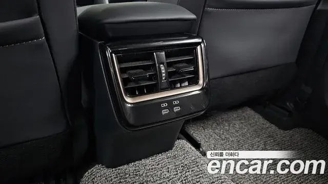 Toyota Crown Crossover 2025 — Photo 3/35