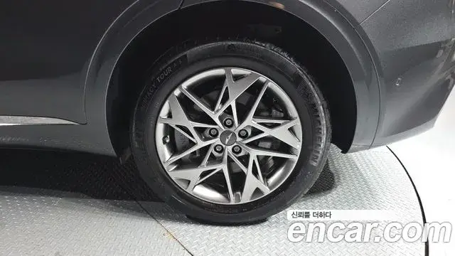Genesis GV70 2023 — Photo 18/35