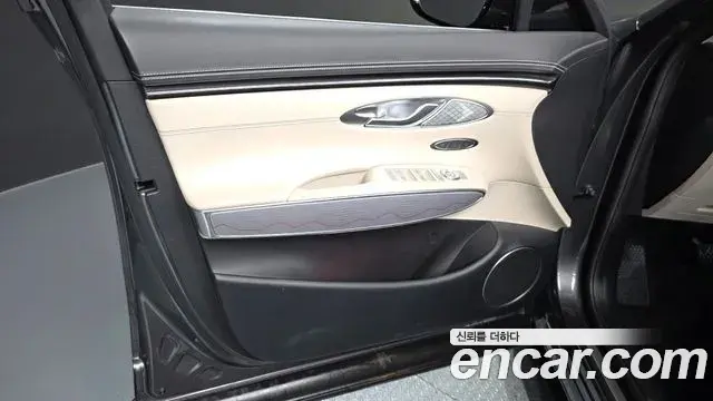 Genesis GV70 2023 — Photo 22/35