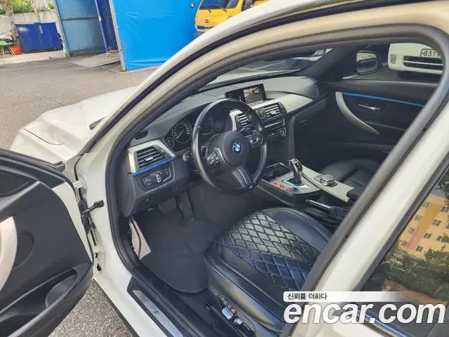 BMW 3 Series 2018 — Şəkil 13/18
