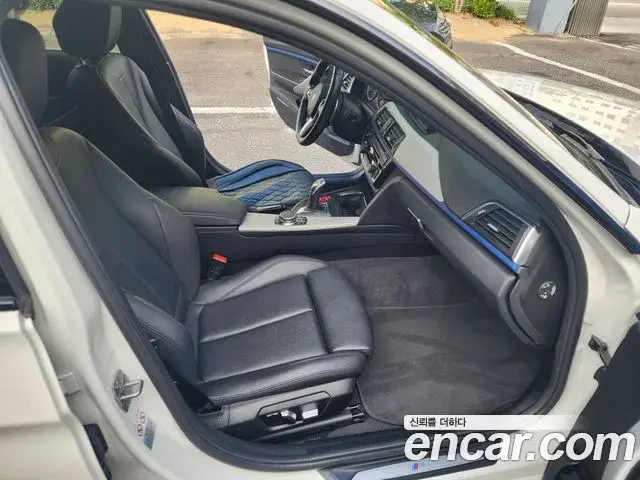 BMW 3 Series 2018 — Şəkil 7/18