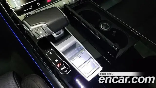 Audi A8 2023 — Photo 12/20