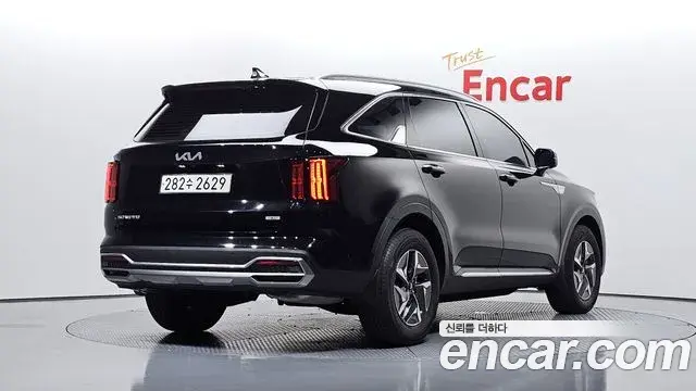 Kia Sorento 2023 — Фото 2/20
