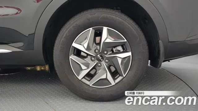 Kia Sorento 2023 — ფოტო 33/37