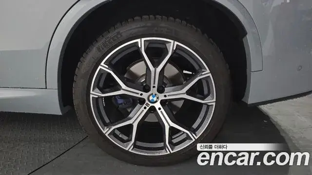 BMW X5 2025 — Photo 28/37