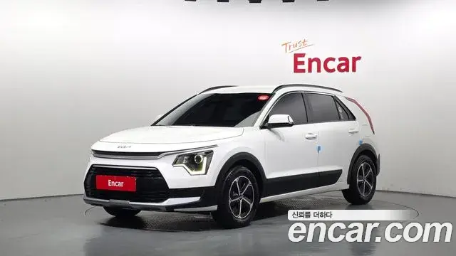 Kia Niro 2022 — ფოტო 8/35