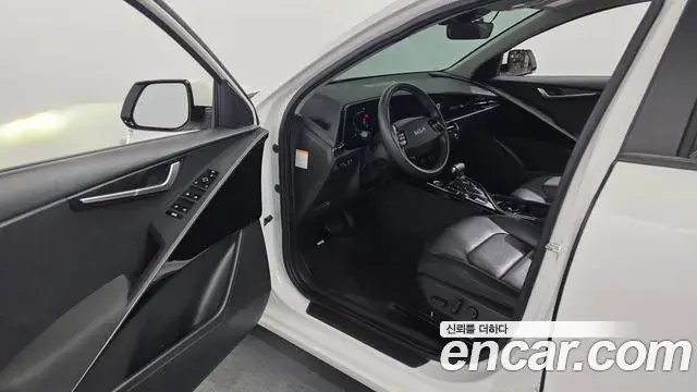 Kia Niro 2022 — ფოტო 21/35