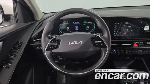 Kia Niro 2022 — ფოტო 33/35