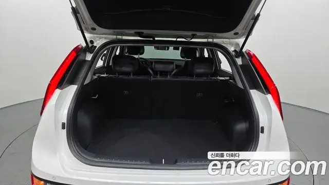 Kia Niro 2022 — ფოტო 29/35