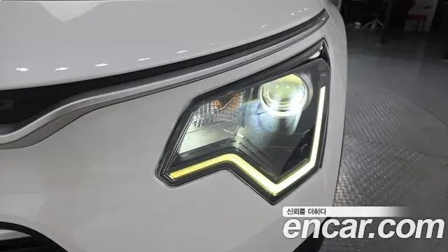 Kia Niro 2022 — ფოტო 7/35