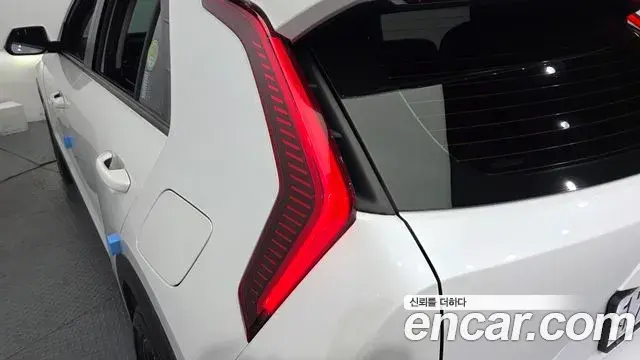 Kia Niro 2022 — ფოტო 2/35