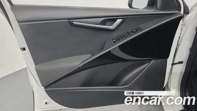 Kia Niro 2022 — ფოტო 19/35