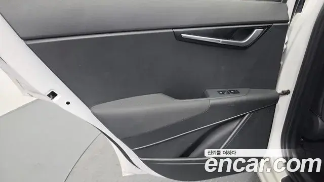 Kia Niro 2022 — ფოტო 32/35