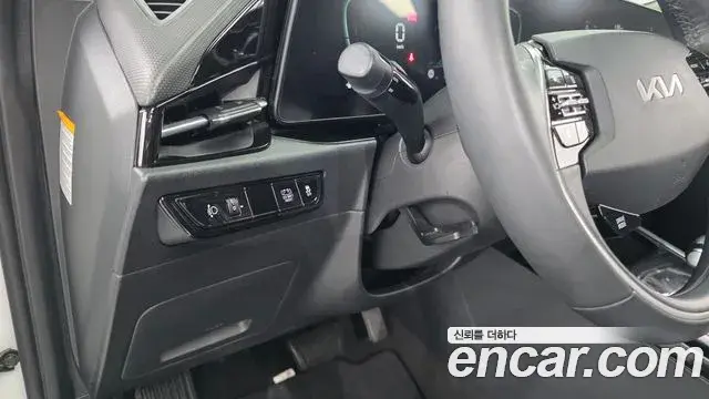 Kia Niro 2022 — ფოტო 5/35