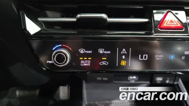 Kia Niro 2022 — ფოტო 13/35