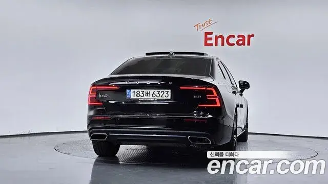Volvo S60 2020 — Şəkil 17/20