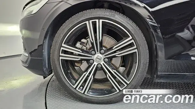 Volvo S60 2020 — Şəkil 9/20