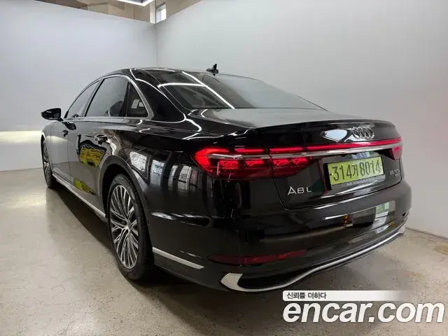 Audi A8 2023 — ფოტო 18/20