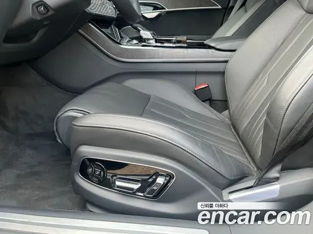 Audi A8 2023 — Photo 9/20