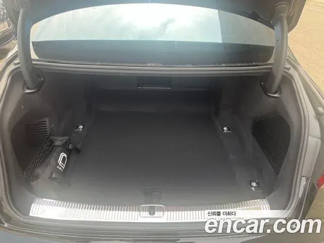 Audi A8 2023 — Photo 12/20