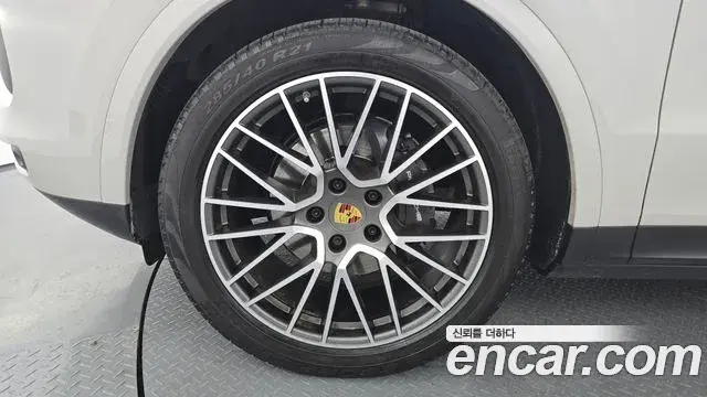 Porsche Cayenne 2021 — Photo 4/20