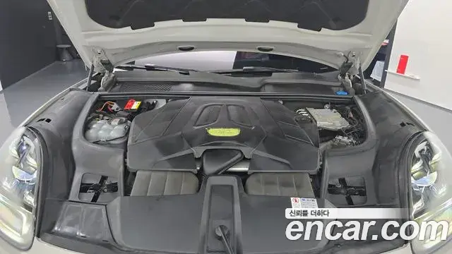 Porsche Cayenne 2021 — Photo 5/20