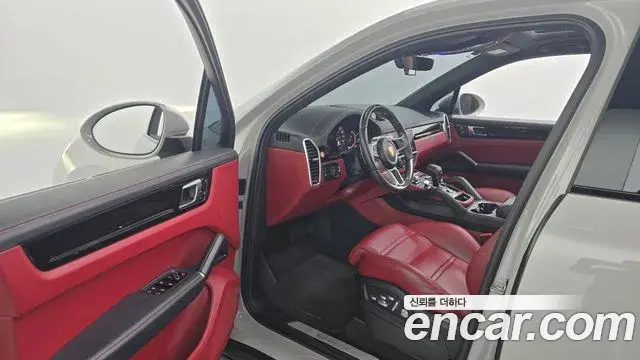 Porsche Cayenne 2021 — Photo 9/20