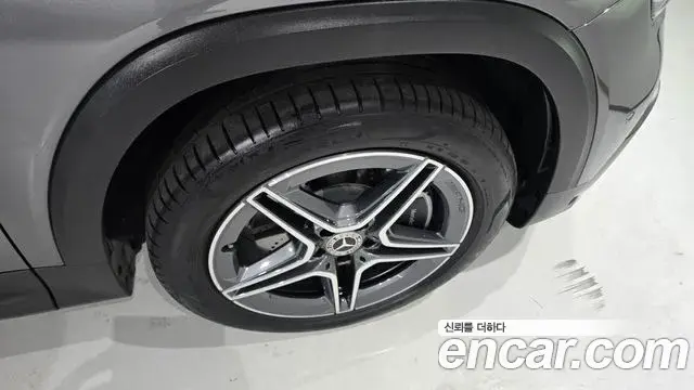 Mercedes-Benz GLB-Class 2025 — Фото 4/20