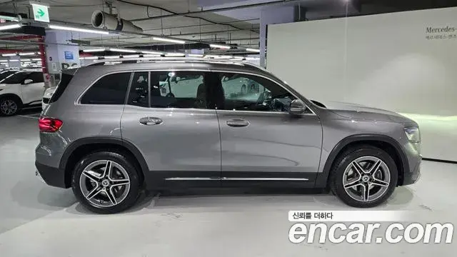 Mercedes-Benz GLB-Class 2025 — Фото 8/20