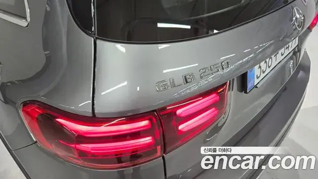 Mercedes-Benz GLB-Class 2025 — Фото 13/20